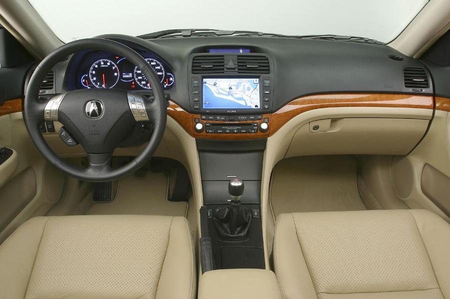 Торпедо Acura TSX 2003 года  (фото 4 из 24)